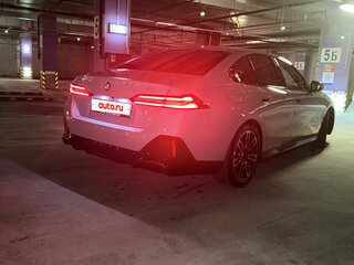 2023 BMW 5 серии 520d xDrive VIII (G60/G61/G68), серый, 6999000 рублей, вид 4