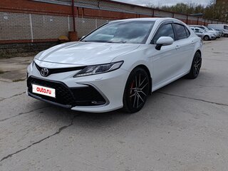 2021 Toyota Camry VIII (XV70) Рестайлинг, белый, 3550000 рублей, вид 1