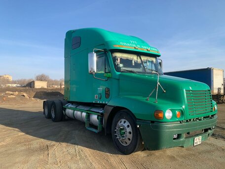 2003 Freightliner Century Class, зелёный, 1450000 рублей, вид 1