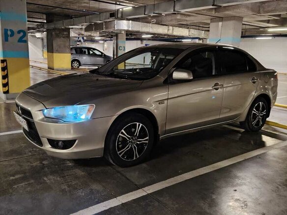 2007 Mitsubishi Lancer X, бежевый, 600000 рублей - вид 7