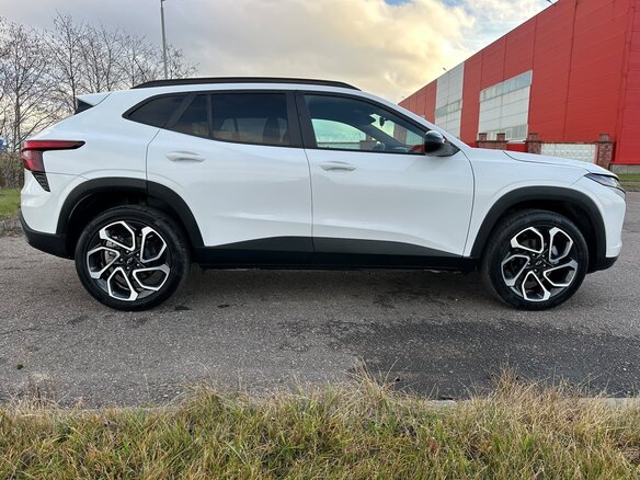 2024 Chevrolet Trax II, белый - вид 3