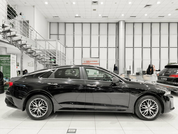 2021 Kia K5 III, чёрный, 2230000 рублей - вид 3