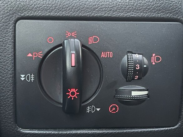 2011 Ford Focus II Рестайлинг, серебристый - вид 20