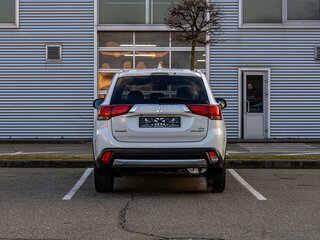 2018 Mitsubishi Outlander III Рестайлинг 2, белый, 1495000 рублей, вид 5