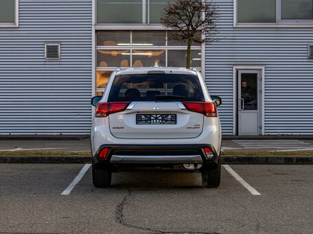 2018 Mitsubishi Outlander III Рестайлинг 2, белый, 1495000 рублей, вид 5