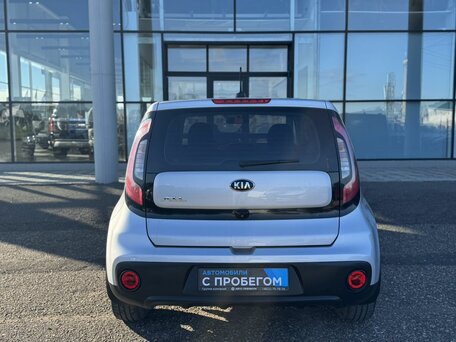 2017 Kia Soul II Рестайлинг, серый, 1495000 рублей, вид 4
