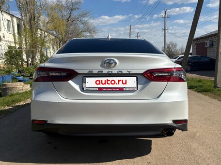 2023 Toyota Camry VIII (XV70) Рестайлинг, белый, 4300000 рублей, вид 5