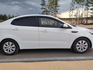 2014 Kia Rio 6-speed III, белый, 820000 рублей, вид 4