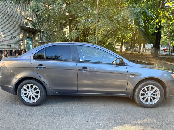 2011 Mitsubishi Lancer X Рестайлинг, серый, 1050000 рублей - вид 3