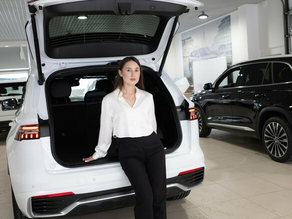2026 Geely Monjaro I, белый, 4954990 рублей - вид 5
