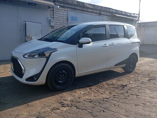 2021 Toyota Sienta II Рестайлинг, белый, 1750000 рублей, вид 2