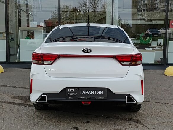 2021 Kia Rio IV Рестайлинг, белый, 1930000 рублей - вид 5