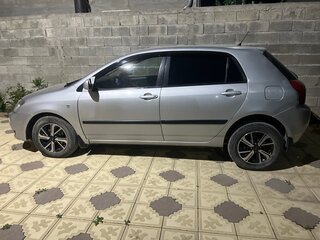 2003 Toyota Corolla IX (E120, E130), серебристый, 700000 рублей, вид 2
