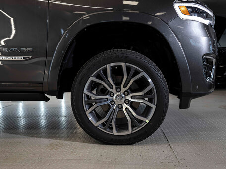 2026 Ram 1500 Crew Cab V Рестайлинг, серый, 11659379 рублей, вид 3