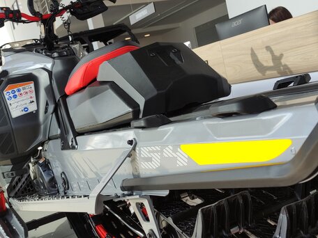 2025 BRP Ski-Doo Summit 850, серый, 2990000 рублей, вид 4