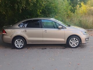 2015 Volkswagen Polo V Рестайлинг, бежевый, 1050000 рублей, вид 3