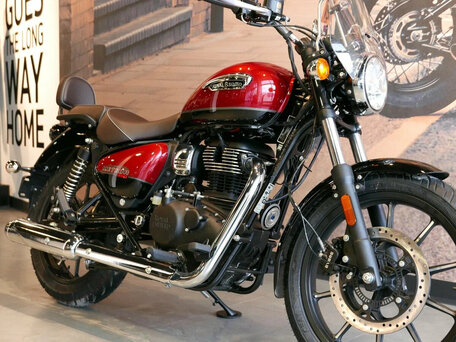 2025 Royal Enfield Meteor, красный, 528000 рублей, вид 4