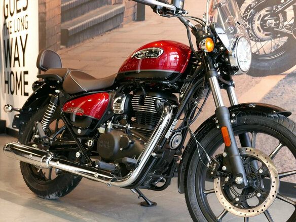 2025 Royal Enfield Meteor, красный, 528000 рублей - вид 3