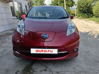 2013 Nissan Leaf (EM57) I (ZE0/AZE0), красный, 1450000 рублей, вид 3