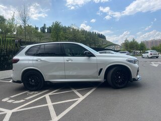 2021 BMW X5 40i IV (G05/G18), белый, 8500000 рублей, вид 3