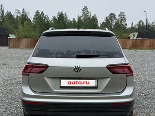 2017 Volkswagen Tiguan II, серебристый, 2150000 рублей, вид 4