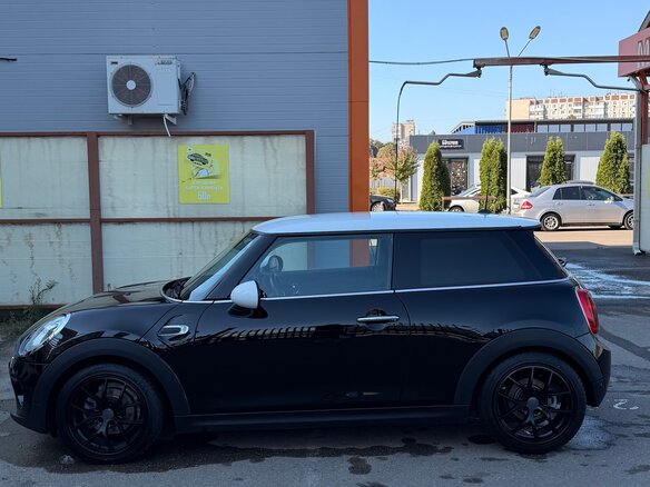 2017 Mini Hatch Cooper III (F55/F56), чёрный, 1300000 рублей - вид 1