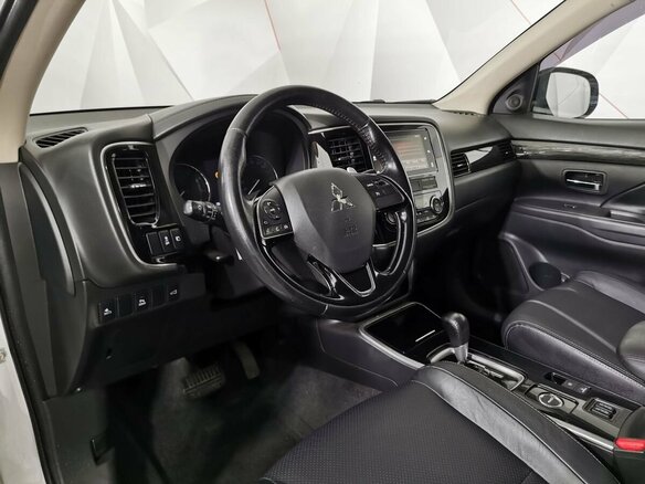 2018 Mitsubishi Outlander III Рестайлинг 2, серый, 1915150 рублей - вид 16