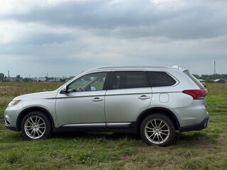 2020 Mitsubishi Outlander III Рестайлинг 3, серый, 2200000 рублей, вид 5