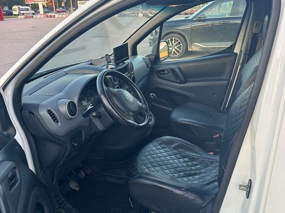 2012 Citroen Berlingo I Рестайлинг, белый, 430000 рублей - вид 4