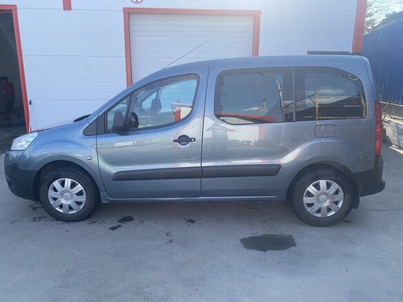 2010 Peugeot Partner II, серый, 750000 рублей - вид 3