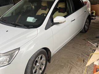 2011 Ford Focus II Рестайлинг, белый, 550000 рублей, вид 2