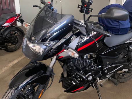 2024 Bajaj Pulsar 180, чёрный, 150000 рублей, вид 3