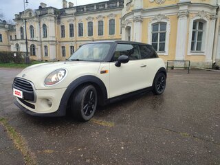 2017 Mini Hatch Cooper III (F55/F56), белый, 1360000 рублей, вид 1