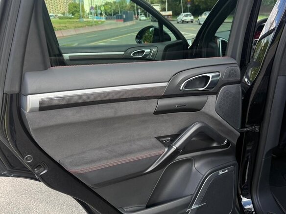 2015 Porsche Cayenne GTS II Рестайлинг (958), чёрный, 3777888 рублей - вид 12