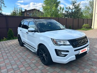 2017 Ford Explorer V Рестайлинг, белый, 3000000 рублей, вид 3