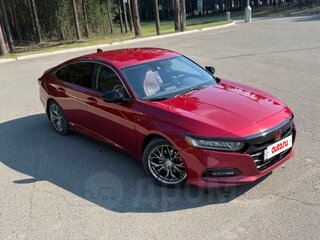 2017 Honda Accord X, красный, 1820000 рублей, вид 1