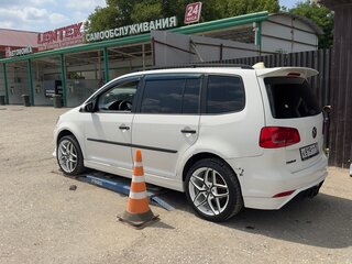 2012 Volkswagen Touran I Рестайлинг 2, белый, 730000 рублей, вид 2