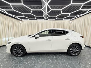 2019 Mazda 3 IV (BP), белый, 1999999 рублей, вид 3