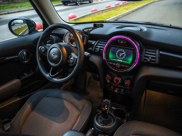2019 Mini Hatch Cooper III (F55/F56) Рестайлинг, чёрный, 2263777 рублей - вид 9
