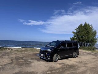 2018 Toyota Voxy III (R80) Рестайлинг, чёрный, 2300000 рублей, вид 2
