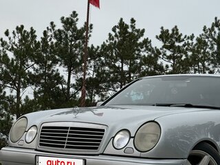 1998 Mercedes-Benz E-Класс 240 II (W210, S210), серебристый, 500000 рублей, вид 3