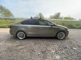 2015 Volkswagen Polo V Рестайлинг, бежевый, 750000 рублей, вид 4