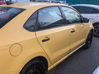 2019 Volkswagen Polo V Рестайлинг, жёлтый, 550000 рублей, вид 2