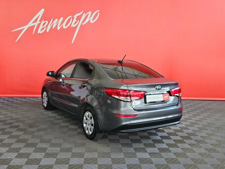 2017 Kia Rio III Рестайлинг, серый, 1130000 рублей, вид 3