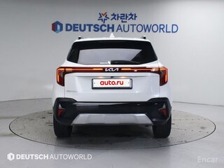 2023 Kia Seltos I Рестайлинг, белый, 2440000 рублей, вид 4