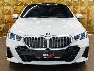2024 BMW 5 серии 530i xDrive VIII (G60/G61/G68), белый, 7990000 рублей, вид 3