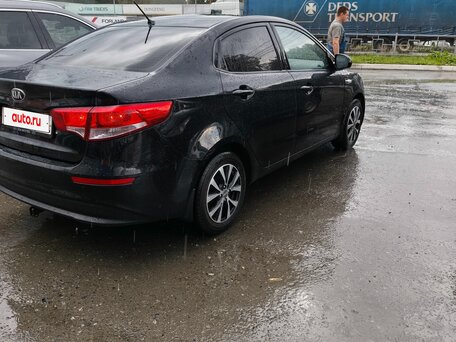 2016 Kia Rio III Рестайлинг, чёрный, 975000 рублей, вид 3