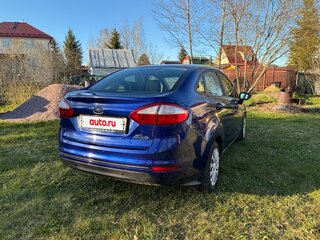 2016 Ford Fiesta Mk6 Рестайлинг, синий, 550000 рублей, вид 4
