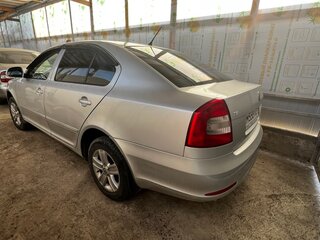 2013 Skoda Octavia II (A5) Рестайлинг, белый, 900000 рублей, вид 2