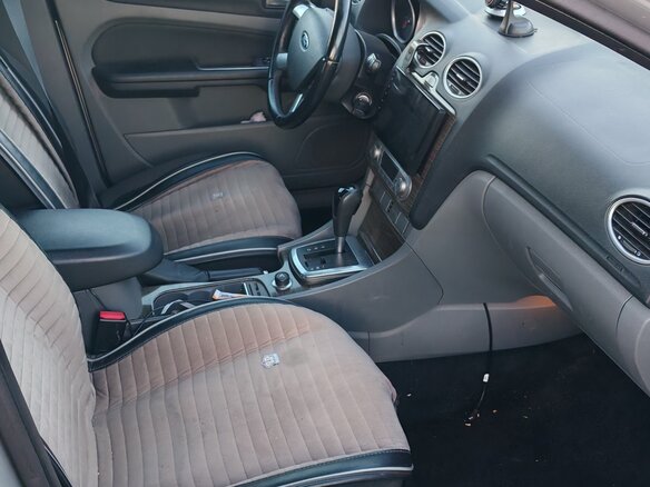 2008 Ford Focus II Рестайлинг, серебристый, 600000 рублей - вид 5
